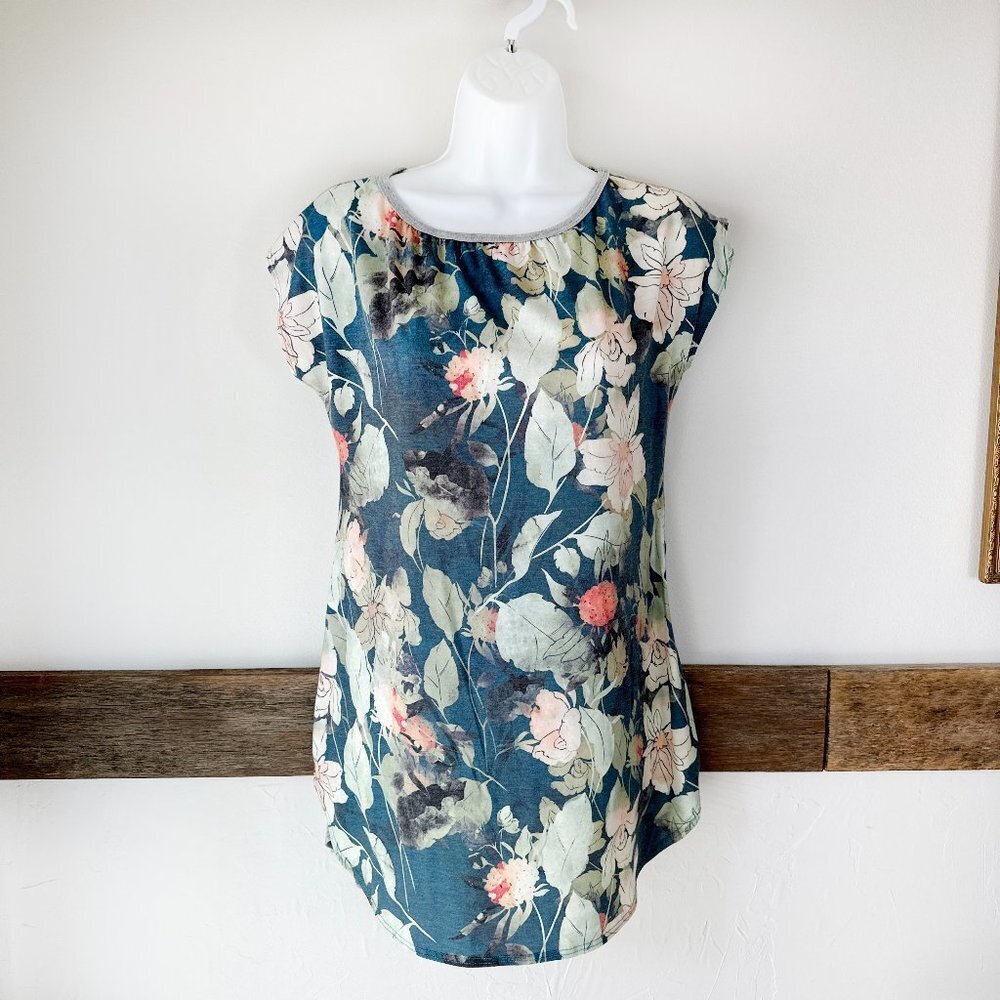 Cool Melon Floral T-Shirt‎ Cap Sleeves Gray Blue L